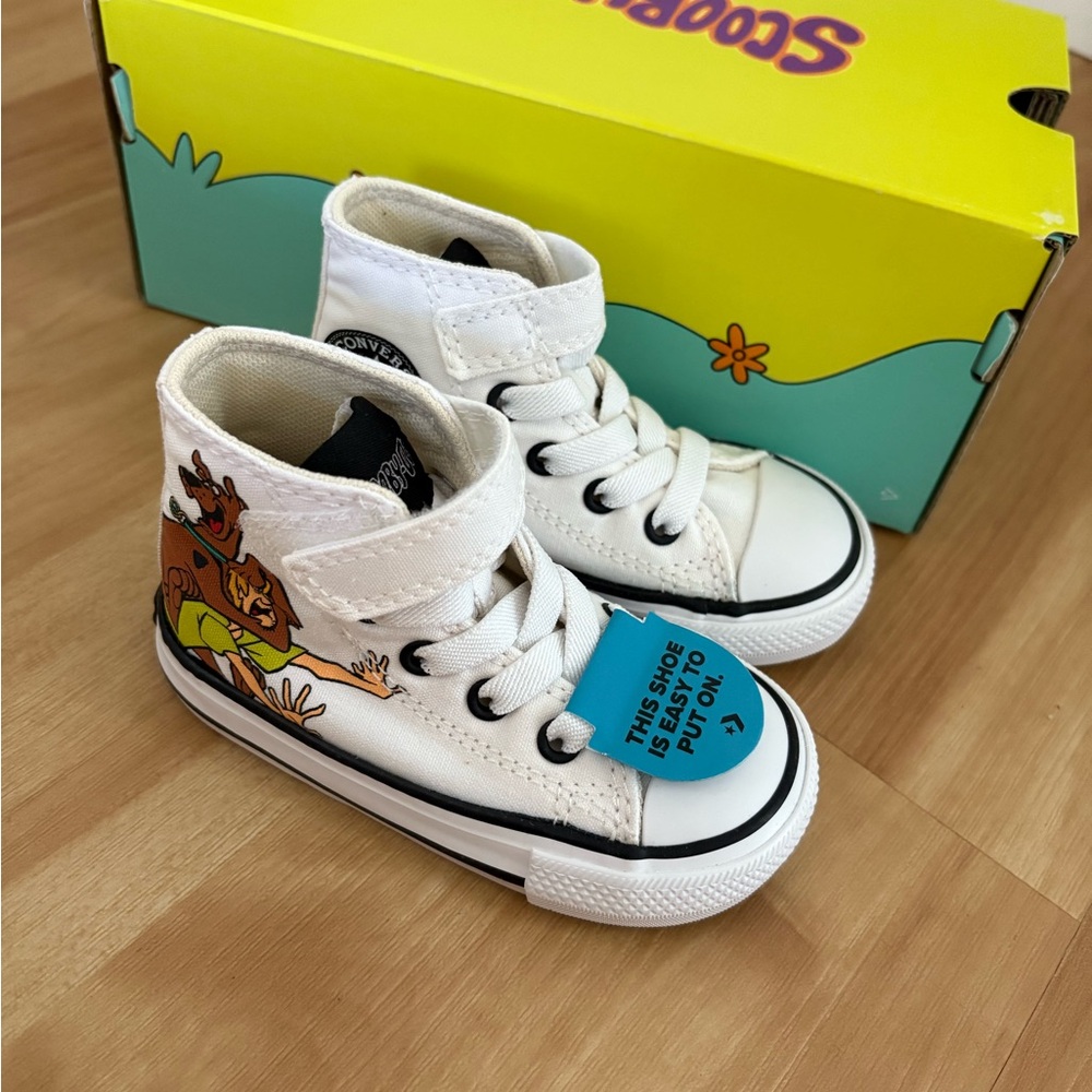 Scooby Doo Converse Chuck Taylor High Top Easy On/off sneakers size 5 nwt